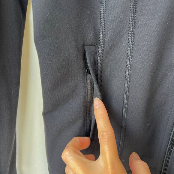 Lululemon Daily practice jacket, Black, SIze 4 D34 - Picture 6 of 10